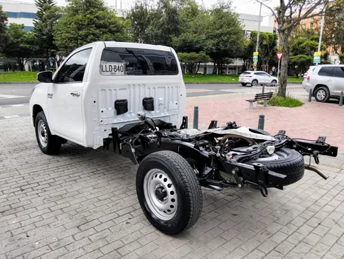 Toyota Hilux 2.7 Gasolina 4x2 Chasis Como Nueva