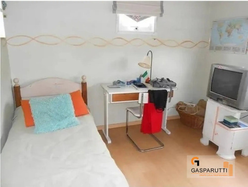 Casa En Venta En Barrio Septiembre, 5 Ambientes Con Pileta