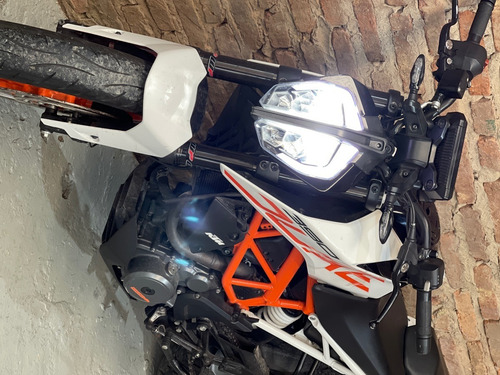 Imagen 11 de 15 de Ktm Duke 390 + Escape + Computadora + Repro Impecable Permut