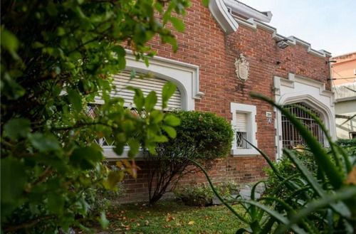 Espectacular Casa En Pocitos Estilo Tudor Para Vivienda O Em (ref: Ksk-152)