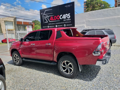 Imagen 2 de 13 de Toyota Hilux Trd
