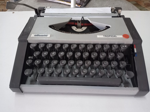 Máquina De Escrever Olivetti Tropical 