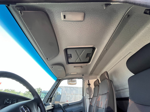 M.benz Accelo 1016 4x2 2020 Completa Com Baú Frigorífico Top