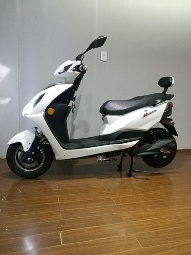 Imagen 8 de 21 de Scooter Sunra Moto Electrica En Cuotas Mas Anticipo