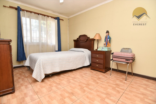 Se Vende Casa, 4 Dormitorios 3 Baños, Comuna La Cisterna.