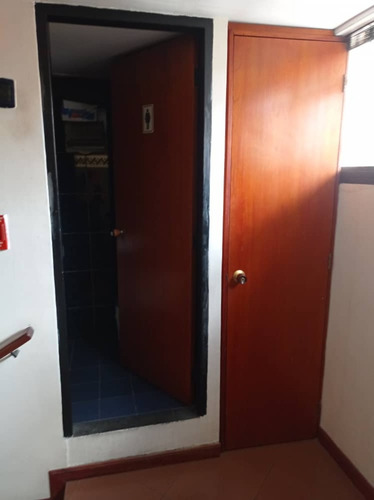 Se Vende Local 160 Metros A Pie De Calle Sabana Grande El Recreo Estacionamiento L5m