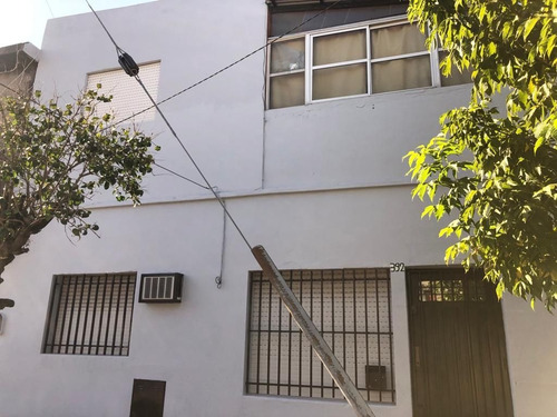 Imagen 2 de 14 de Casa De 3 Ambientes Y Cochera En Esqina C .madero