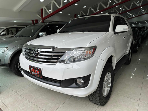 Imagen 1 de 13 de Toyota Fortuner Sr