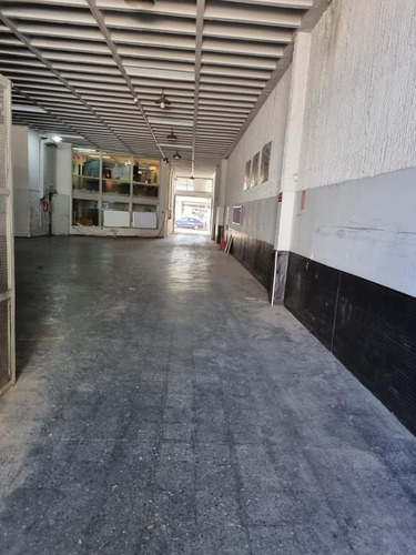 Imagen 6 de 27 de Local -rivera Prox Luis Alberto De Herrera, 668 M2 Edificados , 10, 5 Mts De Frente !!