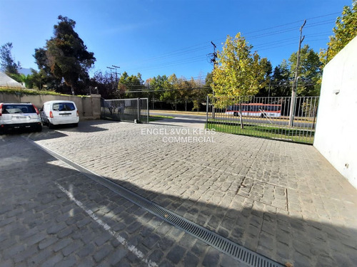 Excelente Local Comercial En Arriendo En Av. Las Condes