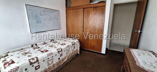 Edificio Con Local Comercial A Pie De Calle En Venta En Los Chorros 25-21914 Cs