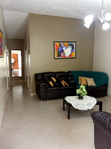 Imagen 3 de 12 de Casa Urbanización Colinas De Las Rosas, Guatire.