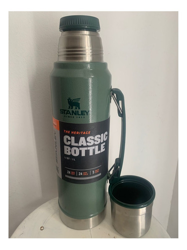 Termo Stanley Classic Vacuum Bottle 1.1 QT de acero inoxidable hammertone green