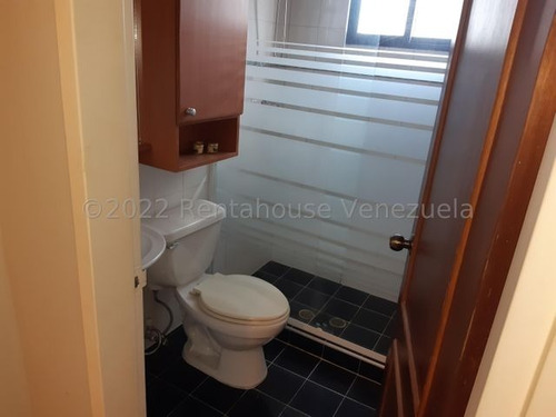 Imagen 15 de 30 de Apartamentos En Venta Este De Barquisimeto, Cod # 23-8881 Excelente Ubicación, Negociable! Mas Información Comunícate 412-1498654 Katty Vasquez Rentahouse. Moderno, Oportunidad, Conservado, Amplio !!