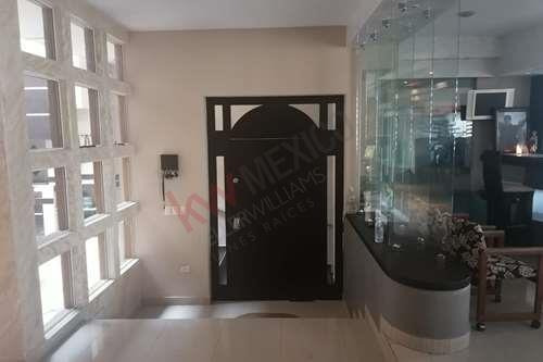 Imagen 4 de 25 de Casa Amueblada En Venta En El Vecindario Colinas De San Miguel
