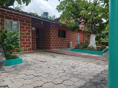 Finca Construida En Lote De Terreno Situada En El Paraje Llano De Miranda A 3.5kmt Del Parque Principal De Sopetran-antioquia.