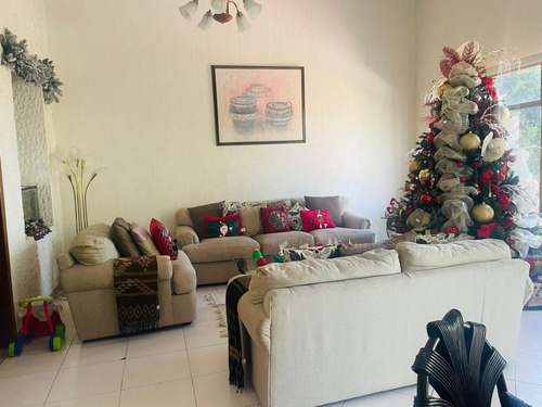 Casa En Venta En Villas De Irapuato, Irapuato, Gto.