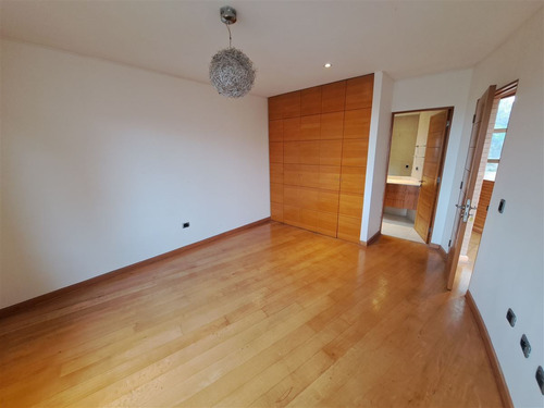 Departamento Tipo Townhouse En Venta De 5 Dorm. En Vitacura