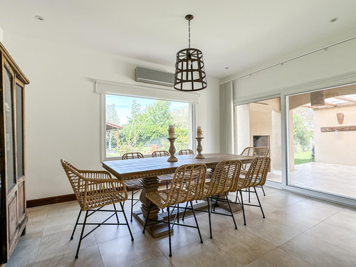 Casa En Venta Barrio Los Jazmines, Pilar Del Este