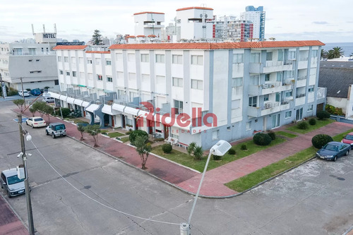 Venta De Apartamento 2 Dormitorios En Península, Punta Del Este