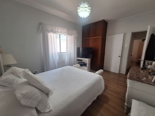 Casa En Venta De 5 Dorm. En Ñuñoa