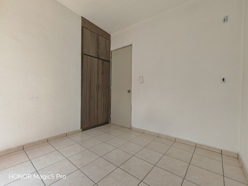 Casa Remodelada, 2 Recamaras, 2 Estacionamientos, Ixtapaluca