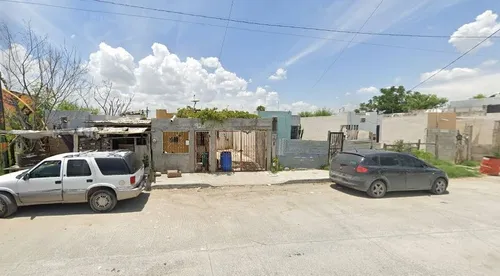 Sk16 - Casa En Remate Bancario En C. Articulo 8, Las Torres, Nuevo Laredo, Tamaulipas (65% Debajo Del Valor Comercial Solo Recurso Propio De Contado)