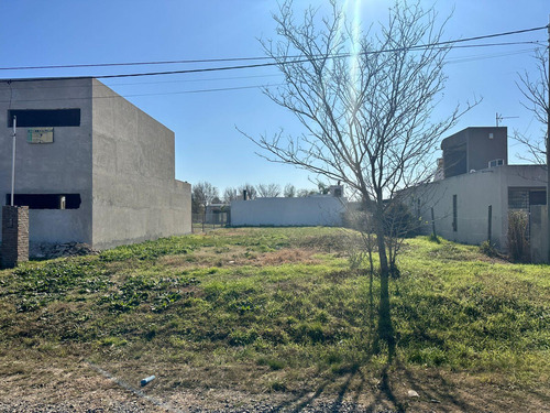 Terreno De 570 M2 En Venta Frente Sur (la Mejor Orientación) En Funes City