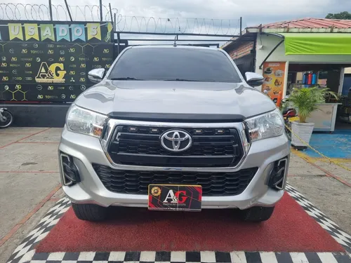 Toyota Hilux 2.4 Mt 4x4 Diésel