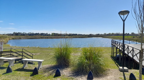 Lote Central En Venta En Barrio Cerrado Los Juncos, Lujan