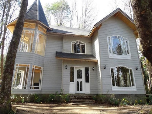 Casa En Venta De 5 Dormitorios En Pucón