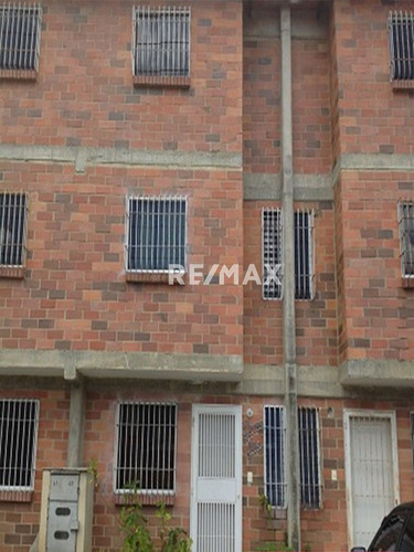 Imagen 2 de 7 de Venta De Town House Bosque Verde Guatire