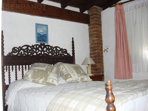 Casa En Venta 6 Ambientes,-pileta Climatizada-calle Saavedra Al 600-parque Sakura