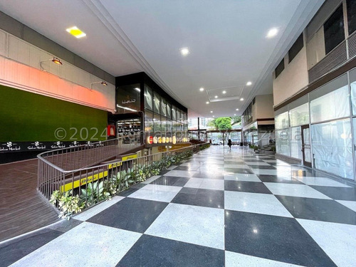 Local Comercial En Alquiler En Las Mercedes,solo Negecios De Alto Target,cafes O Marcas Exitosas Y Reconocidas. 24-28857gm