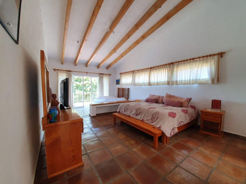 Venta Casa Las Lomas De Dimensiones Monumentales. Alberca Climatizada Y Jardín Plano Con Vistas Espectaculares Y Todos Los Servicios En Fracc Rancho San Diego Ixtapan De La Sal Edomex