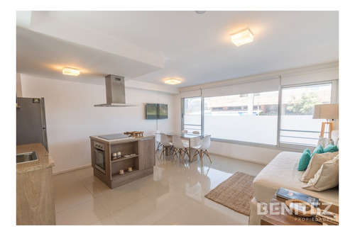 Imagen 2 de 16 de Gala Puerto. Excelente Apartamento De 1 Dormitorio A La Venta.