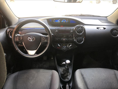 Imagem 5 de 6 de Etios 1.5 Xs Sedan 16v Flex 4p Manual