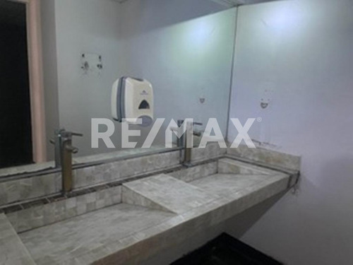 Local Comercial En Renta En Bosques De Las Lomas ( 606064 )