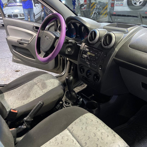Imagen 9 de 12 de Ford Fiesta Max Sinc Año 2010