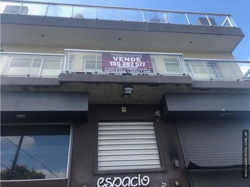 Inmueble En Block 2 Viviendas + 3 Locales