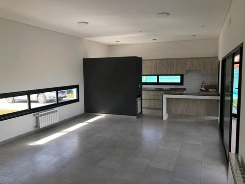 Imagen 16 de 30 de Magnifica Casa En Venta De 4 Ambientes En Barrio Santa Inés - Canning