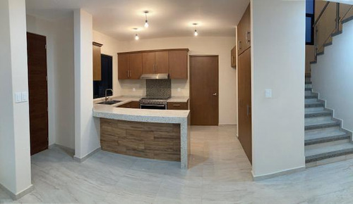 Venta Casa Nueva En Lomas De La Selva - V268