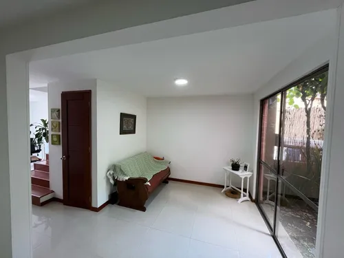 Casa De Dos Niveles En Envigado