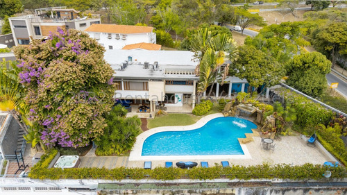 Casa Espectacular Cerca Del Avila Con Piscina Mls#. 23-7440  Baja De Precio !!! 