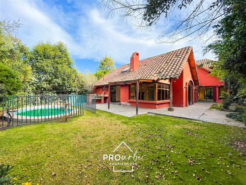 Casa En Venta De 5 Dorm. En Las Condes