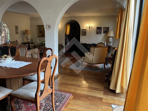 Casa En Venta De 4 Dorm. En Ñuñoa