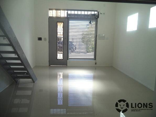 Imagem 1 de 15 de Aluga-se Loja / Salão C/ Wc + Mezanino 40m2 - Impecável - 8662