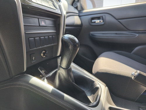 Mitsubishi L200 2.4 Cabina Doble 4x2 Mt