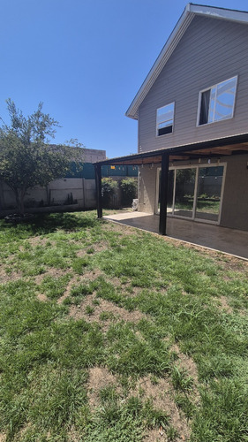 Arriendo Hermosa Casa En Condomino Buin