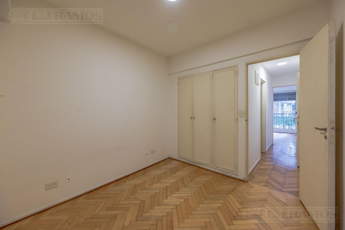 Departamento 3 Ambientes En Alquiler En La Zona De Recoleta, Al Frente, Luminoso, Con Seguridad 24hs
